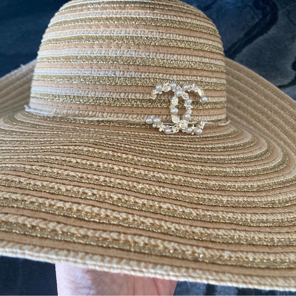 Elegant Wide-Brimmed Sun beach Hat gold and raffia - Picture 1 of 5